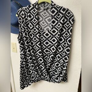New York & Company Black & White Geometric Stretch Top